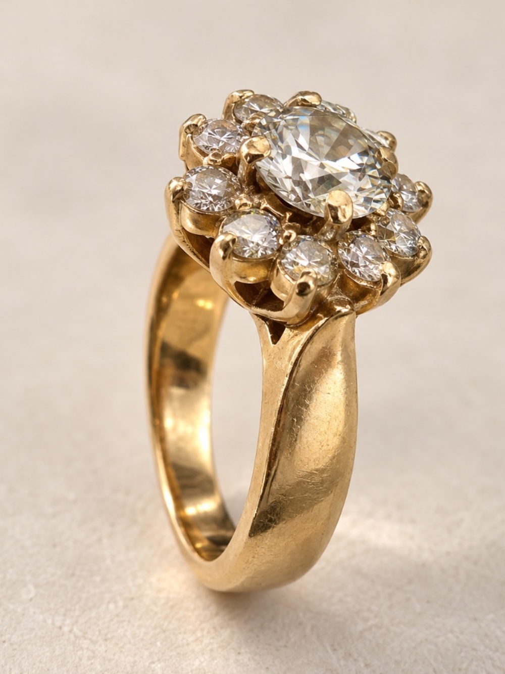 Engagement ring - Picture 2 of 3